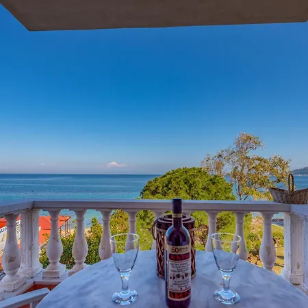 Sea Front Spirit Apartment *